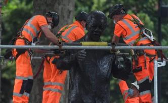 迁怒曼德拉，英国极右翼威胁拆雕像报丘吉尔被辱之仇