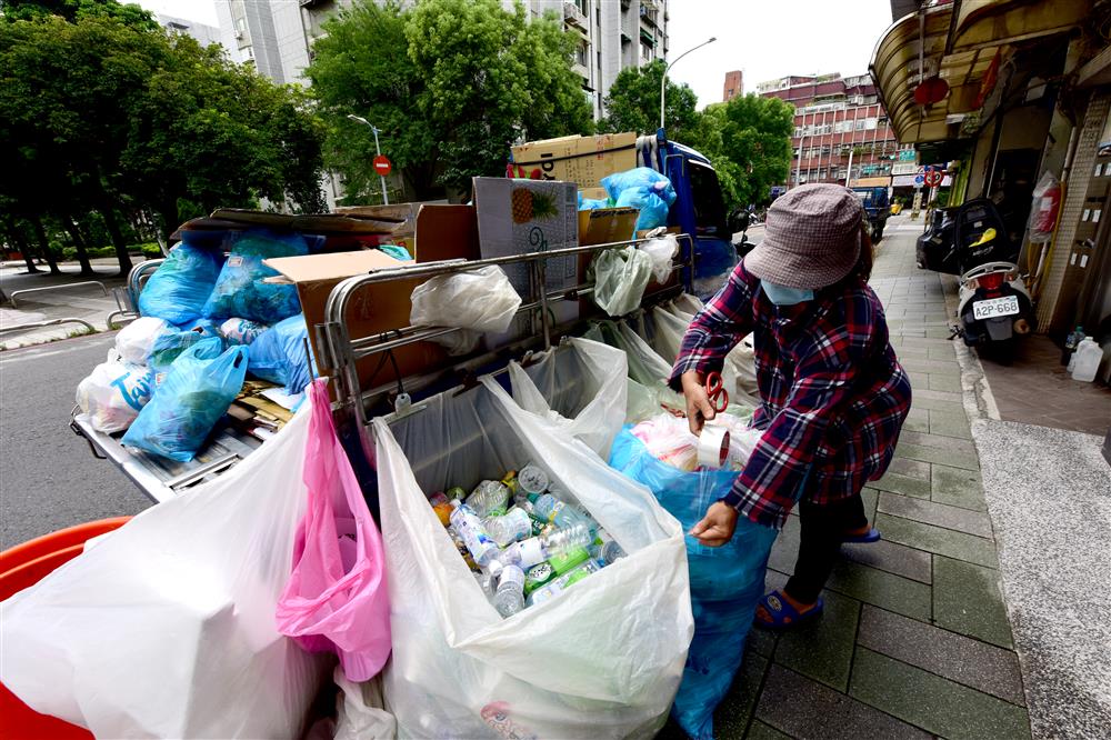 上海垃圾分类一年间：新时尚改变一座城生活更有获得感