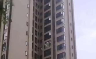 内江一2岁女童从32楼坠亡，有业主称事发时家中有大人看护