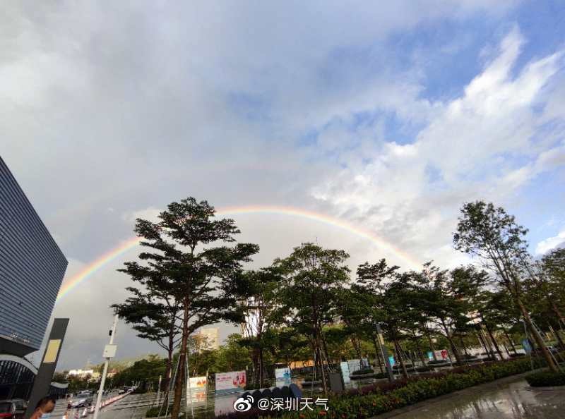 澎湃新闻太美了！雨后彩虹桥连接深圳香港两地