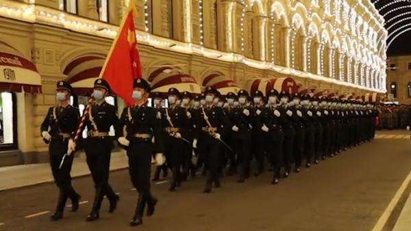 中国人民解放军仪仗大队红场彩排齐唱《喀秋莎》