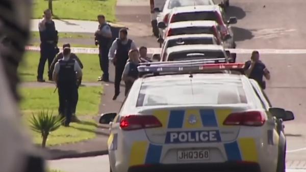 新西兰枪击案致一警察死亡，枪手仍在逃