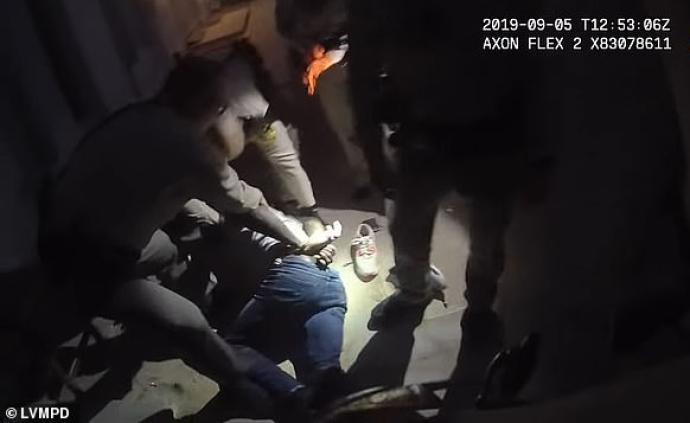 美媒披露又一非裔遭暴力執法致死案:大喊17次無法呼吸