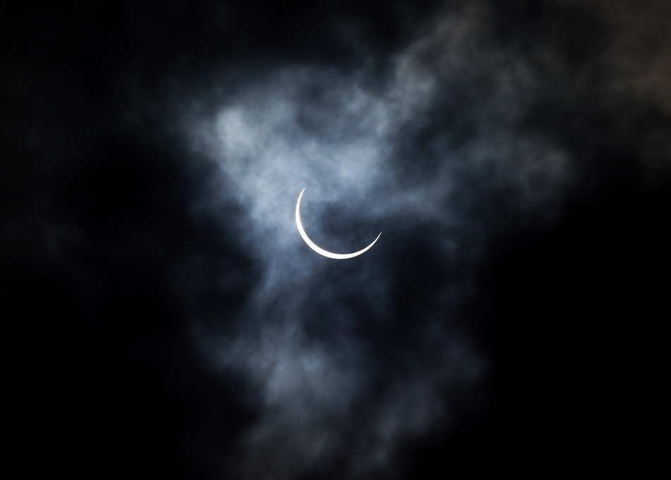 在拉萨观赏到的日食（6月21日摄）。