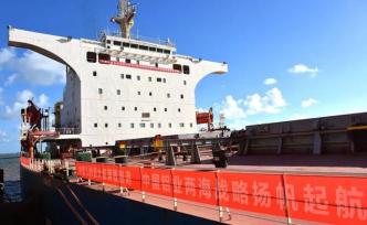中国在几内亚最大铝土矿项目提前达产：首艘大型远洋货轮到港