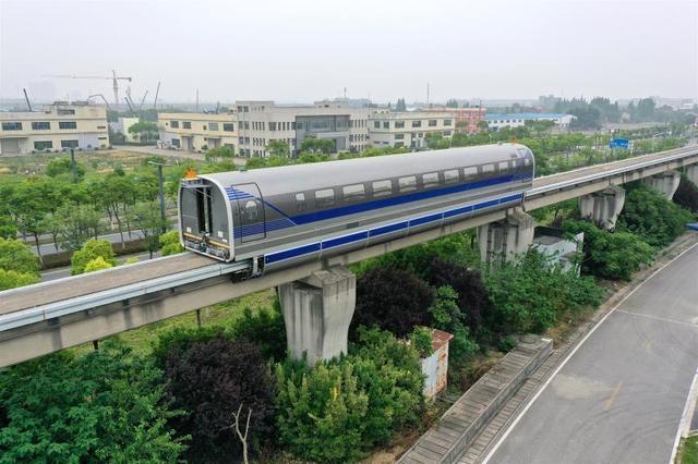 6月21日,时速600公里高速磁浮试验样车在上海同济大学磁浮试验线上成功试跑。中车四方股份公司供图