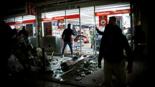 德国斯图加特扫毒行动引爆警民冲突，40家店铺被砸