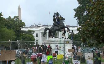 白宫外总统雕像险遭抗议者推倒，特勤局令记者紧急离场