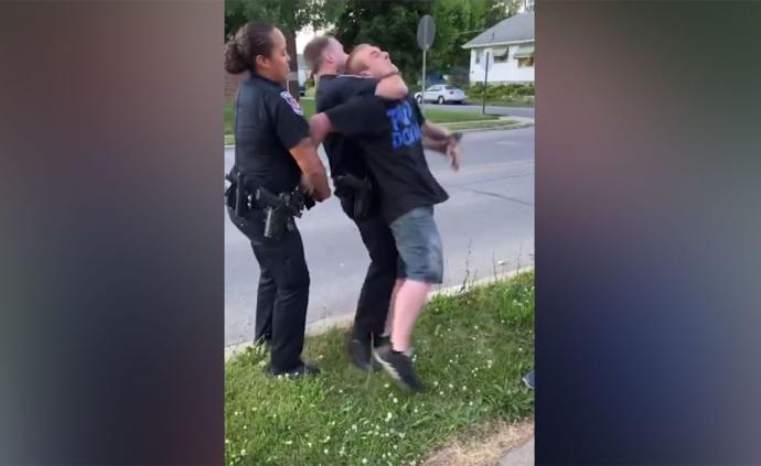 無視禁令“鎖喉”嫌犯7秒，美國兩名警察遭停職