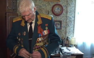 俄罗斯93岁二战老兵赴红场观看阅兵仪式