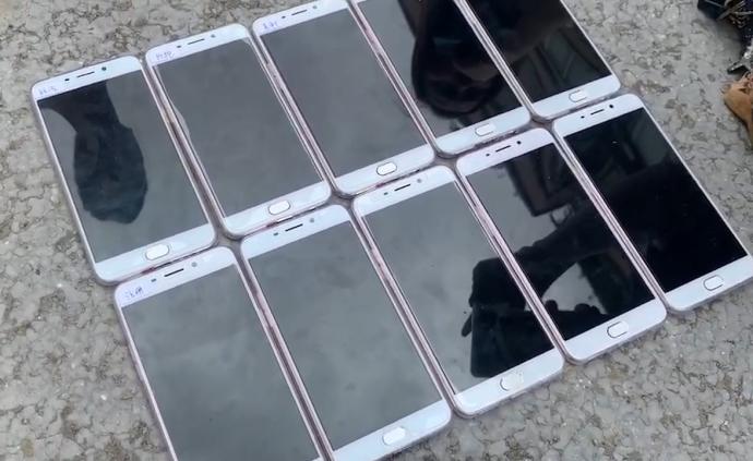 陪聊直播时，男网友裸身做猥亵动作