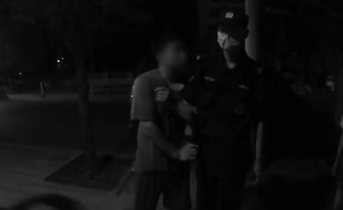 男子跳湖輕生又后悔求救,獲救后向民警要糖吃