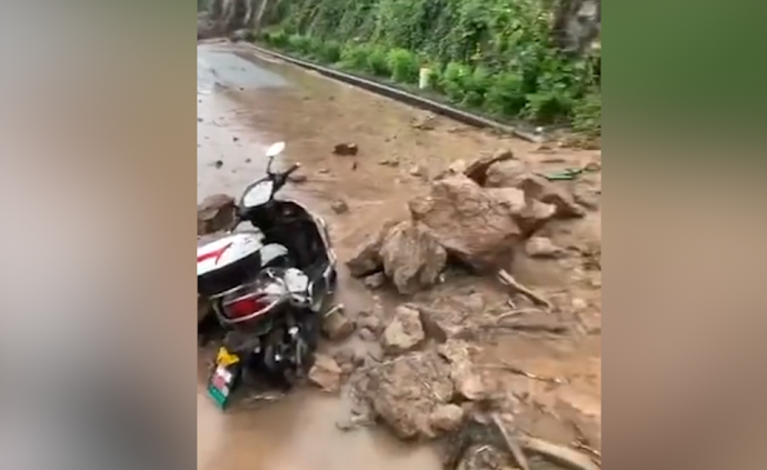 宜昌持續(xù)強(qiáng)降雨,一路段山體滑坡交通受堵
