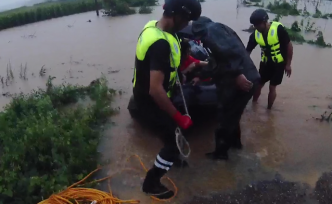 河水暴涨致6村民被困孤岛，警民协作救出