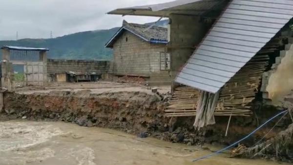 四川冕宁暴雨已致12人遇难10人失联