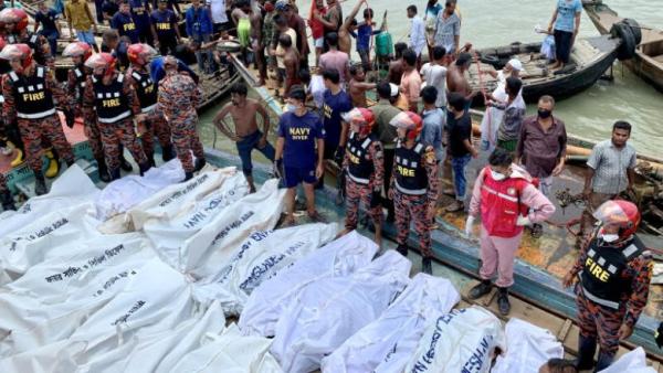 孟加拉国两船相撞已致30死，有乘客跳水逃生