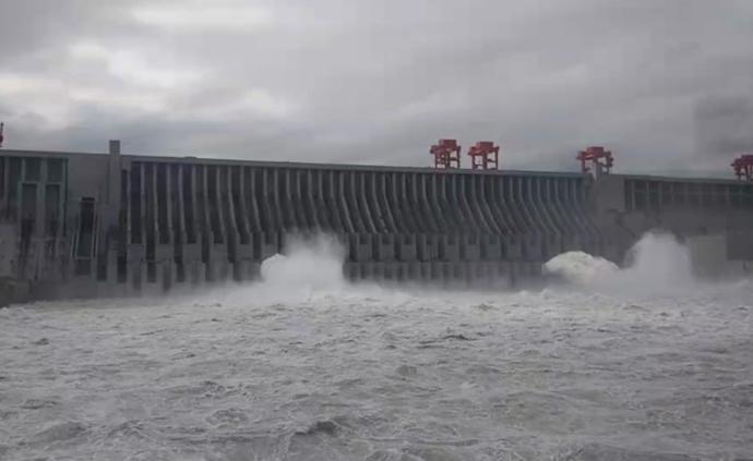 今年首次!长江三峡枢纽泄洪