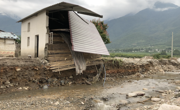 四川冕宁暴雨灾害现场：一家五口被冲走