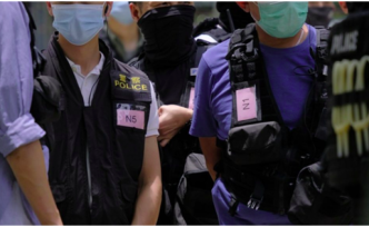 港媒：港警所配粉红色卡纸为“国家安全处”人员行动呼号卡