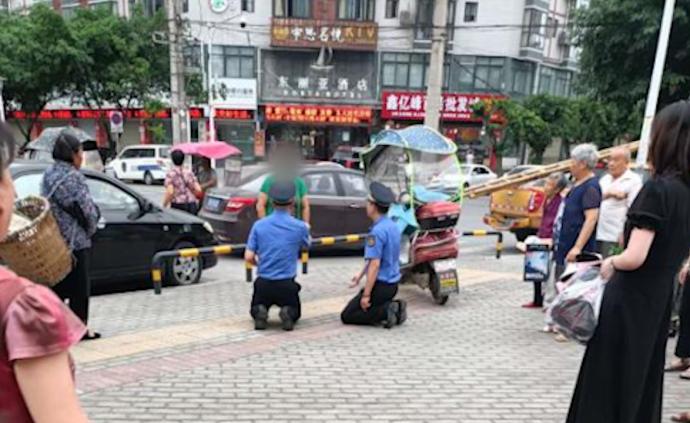 官方回應城管給商販下跪：勸阻占道經營無果后“跪勸”