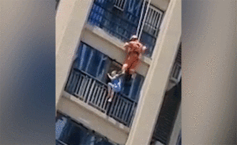 女子欲跳楼，救援人员从18楼索降一脚将其蹬回屋内