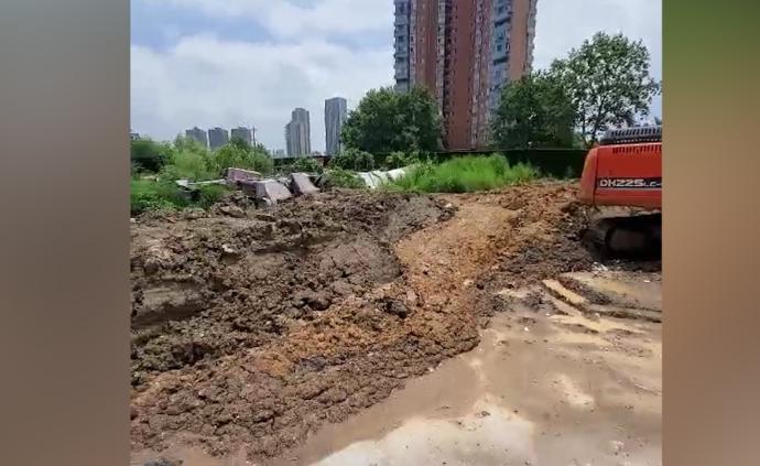武漢地鐵一工地偷倒渣土至他人工地，城管約談