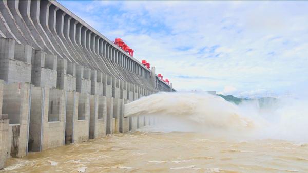三峡工程今年首次泄洪，或迎新一轮洪水
