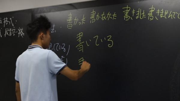 江苏一中学开设高考日语课，54名高三生选择