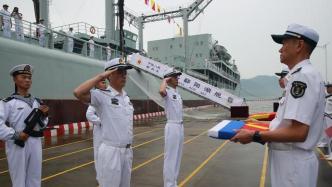 已服役40余年的海军鄱阳湖舰在宁波退役