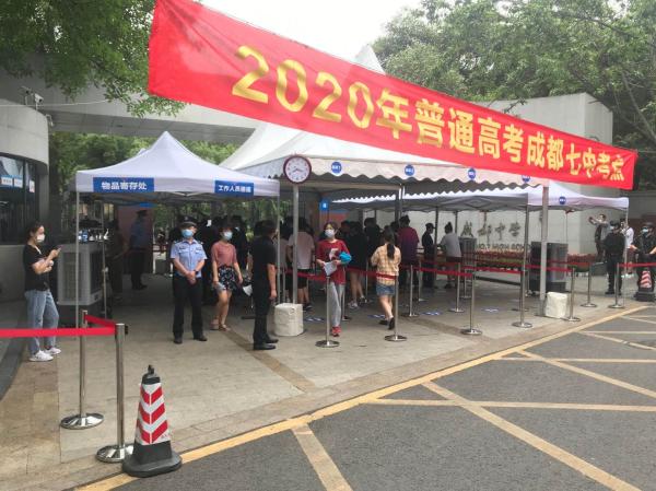 四川2020年高考排名_2020年知名高校四川人才活动周首站火爆
