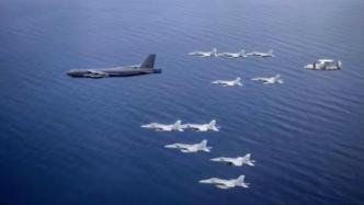 美军B-52战略轰炸机前往南海演习