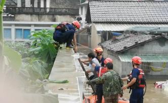 宣城千年古镇被淹，消防紧急转移16人