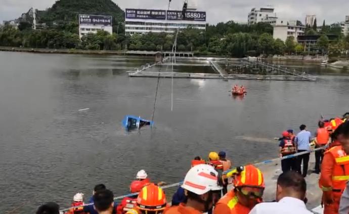 最新：安順公交車墜湖事件已致21死15傷