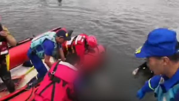 安顺公交车坠湖事件21人死亡，救援队：死者中有未成年人