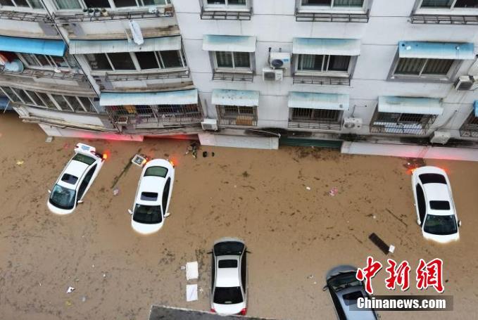 特殊之年的高考：家长“隔空”送考，疫情写入考题 爱给网