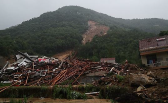 湖北黄梅县突发山体滑坡，9人被埋正救援