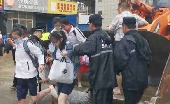 湖北黄梅暴雨致内涝，500名考生被困无法赶赴考点