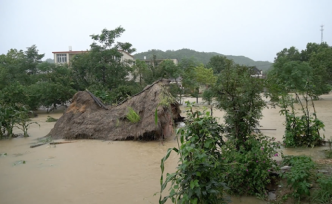 九江一村洪水淹房屋，村民：最深处3米