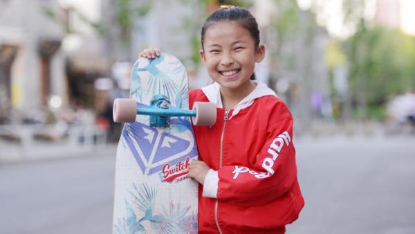 11岁滑板少女成网红，父亲专职跟拍4年