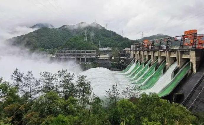 新安江水庫建成61年來首次9孔全開泄洪