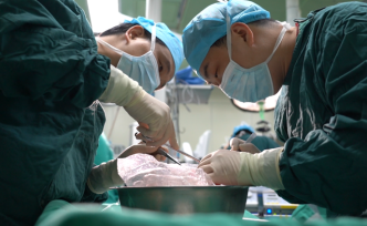女孩使用体外人工心脏295天后，跨国回武汉“换心”