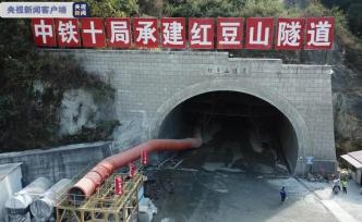 云南大临铁路世界罕见“毒气”隧道顺利贯通，攻破多项难题