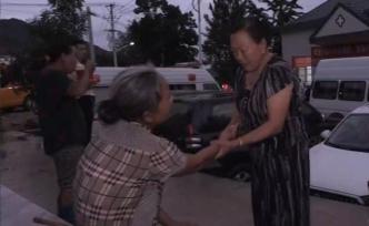 黃梅山體滑坡9人被埋，侄子、弟媳遇難老人坐地哽咽