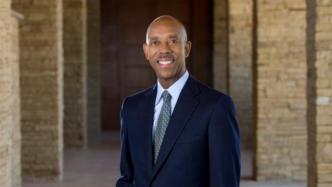 美国152年历史加州大学迎来首位非裔校长