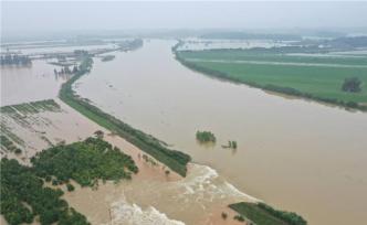 湖北阳新富河发生一处溃口，700多名群众安全辙离