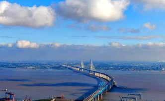 沪苏通大桥通车以来“吸流”明显，日均流量达3.4万辆