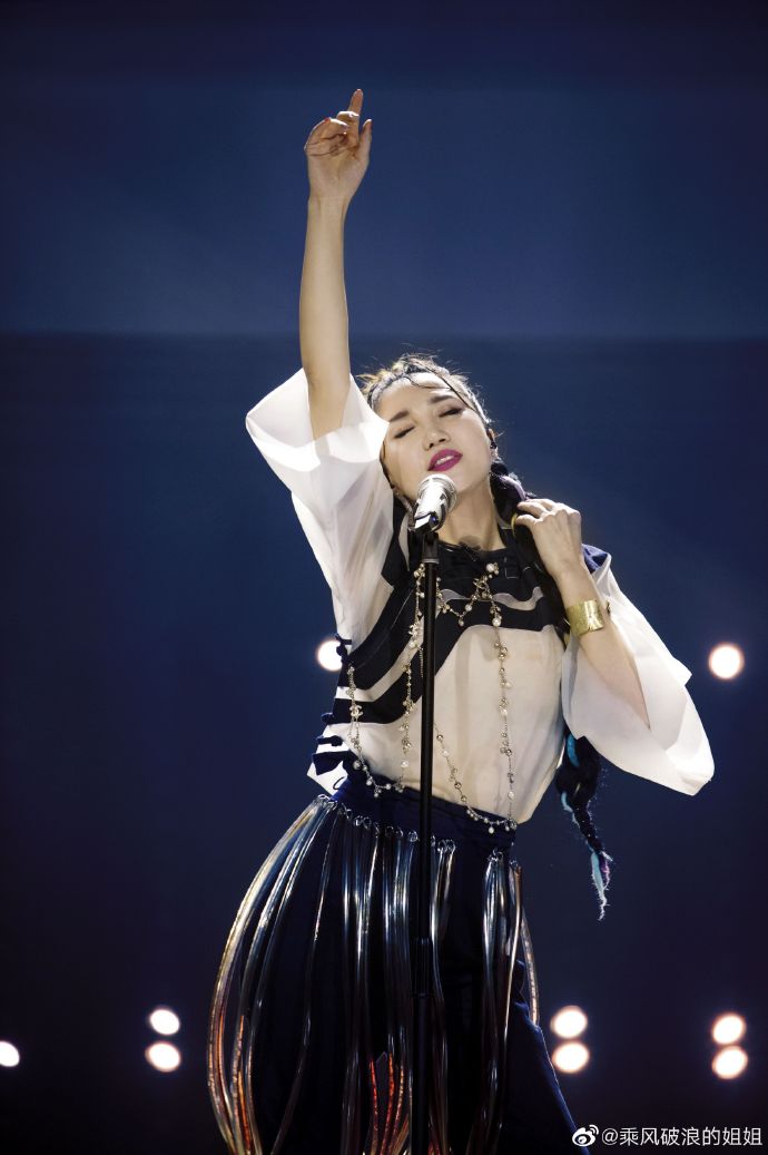 专访阿朵哪怕只有一句词在舞台上我就是王