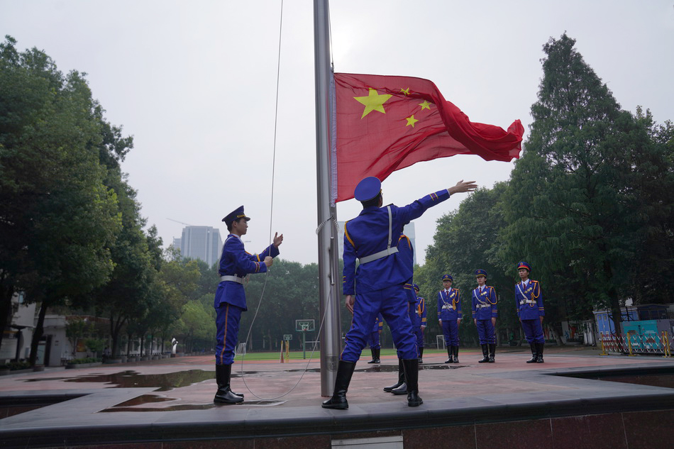 2020年7月10日，武汉市第六十八中学，升旗仪式。