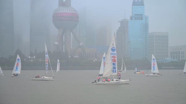 第16个中国航海日，帆船巡游黄浦江