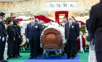 知名爱国工商界人士何鸿燊在香港大殓出殡